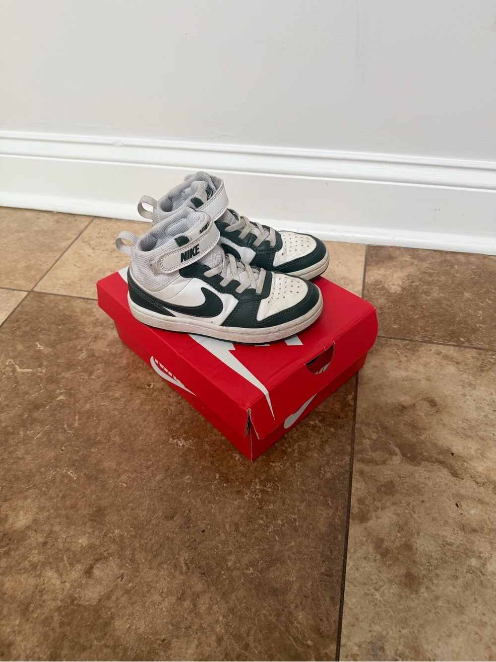 Nike Kids Court Borough - High-Top Sneakers in White and Dark Green